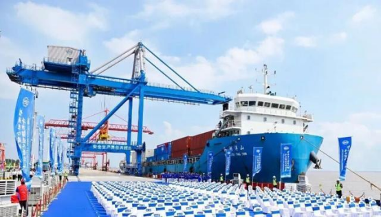 新箱交付更快！中遠(yuǎn)海運(yùn)打造“啟東－寧波”集裝箱直達(dá)航線