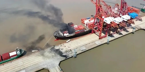 突發(fā)港口火災(zāi)！
