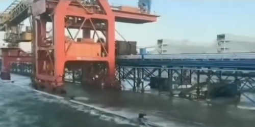 遼寧沿海港口突發(fā)海水倒灌，部分港口暫停作業(yè)