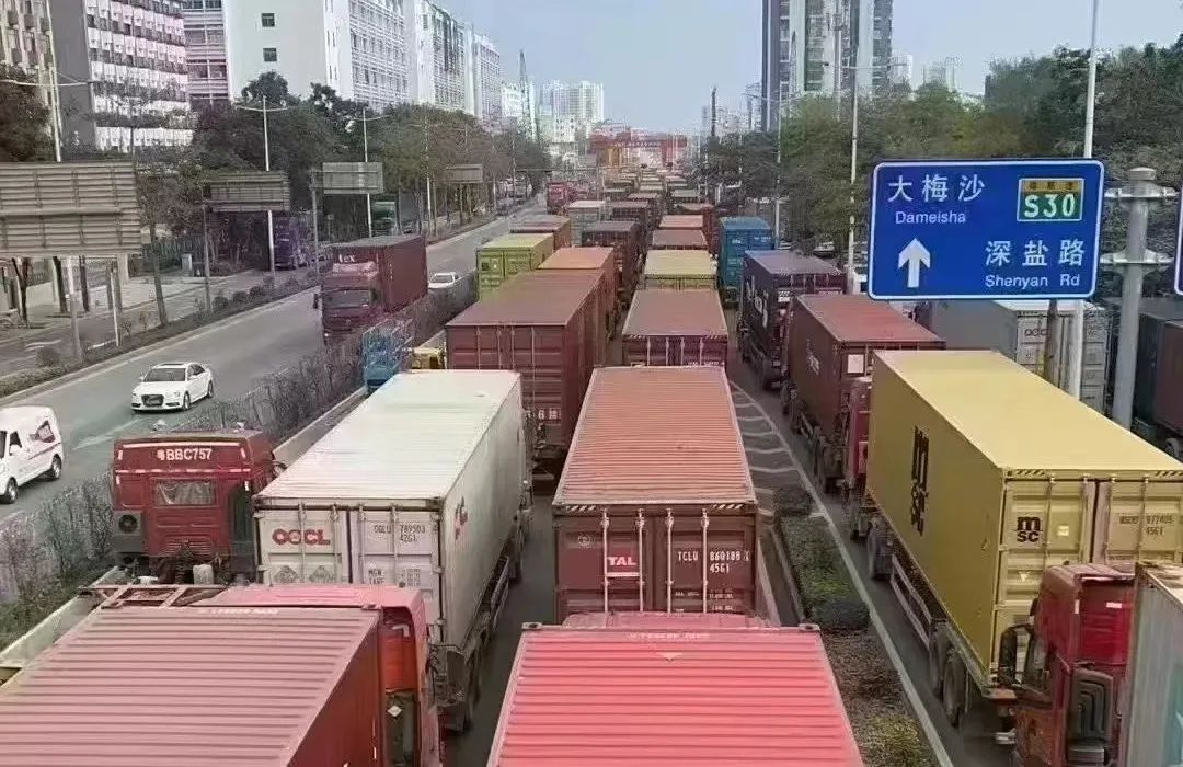 春節(jié)臨近爆艙甩柜、海運(yùn)拖車運(yùn)費(fèi)暴漲_為什么拖車價(jià)格年底總是漲價(jià)?