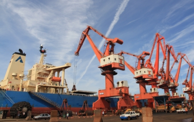 絲路海運(yùn)：內(nèi)貿(mào)集裝箱運(yùn)輸?shù)男乱? /></a>
                        </p>
                        <a class=