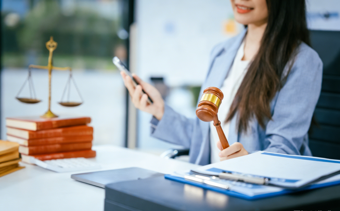 海運(yùn)貨物受損，船公司、貨代與保險(xiǎn)公司，誰該賠？