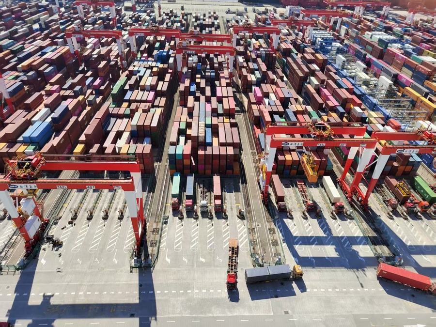 洋山港吞吐量創(chuàng)新高，上海港穩(wěn)居全球第一彰顯外貿(mào)“硬實(shí)力”