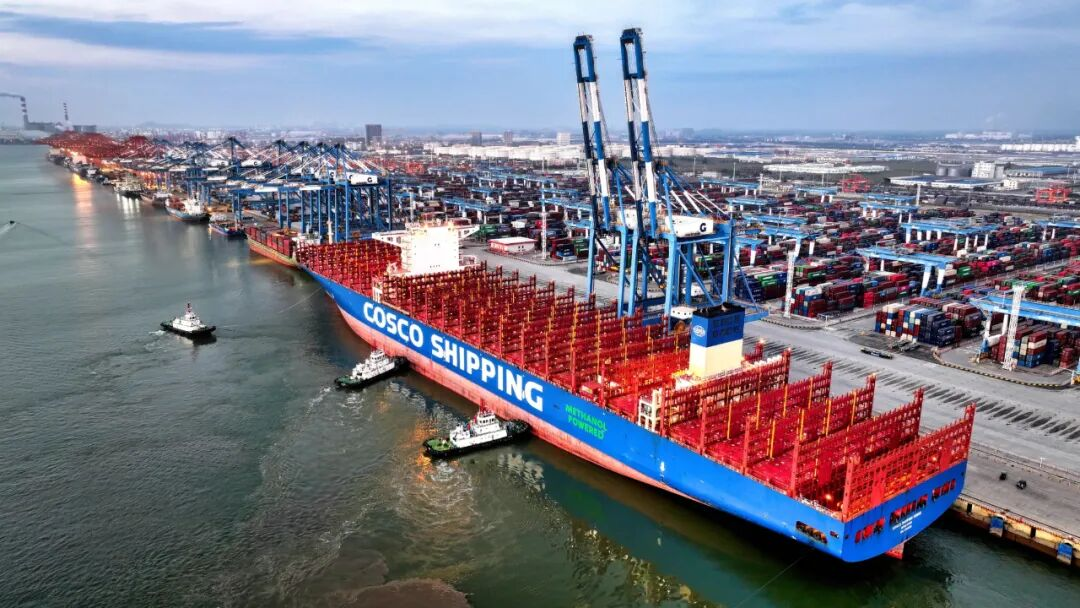 北部灣港成功靠泊20萬(wàn)噸級(jí)巨輪，超大型船舶實(shí)現(xiàn)常態(tài)化通航！