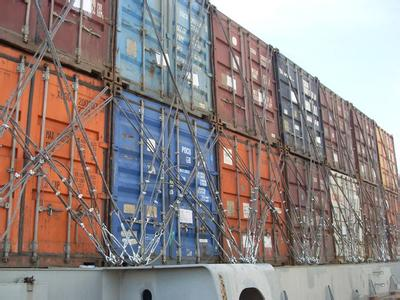 22層樓高的海運集裝箱船風(fēng)浪中屹立不倒是什么原因？